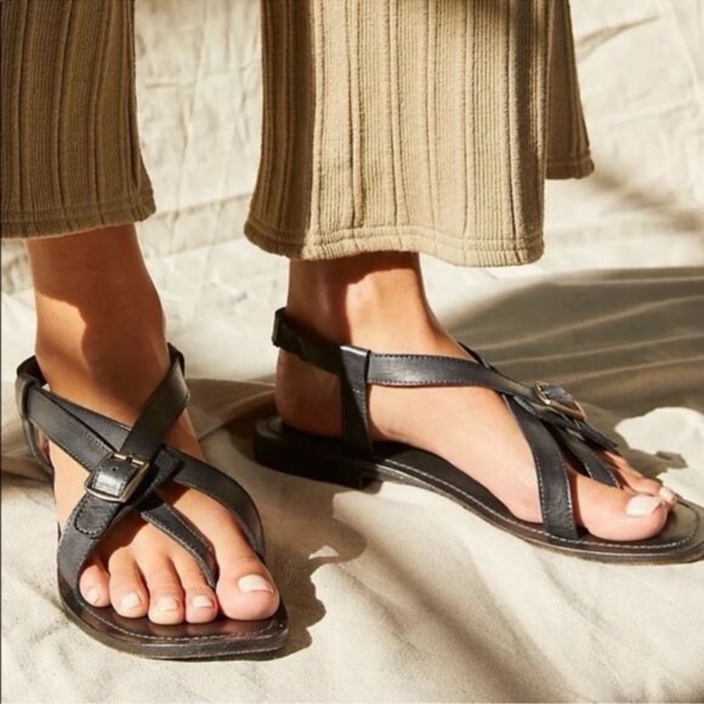 NEW (Discontinued) Free People Black La Risa Flat Sandal. Size: US 9 / EU 39